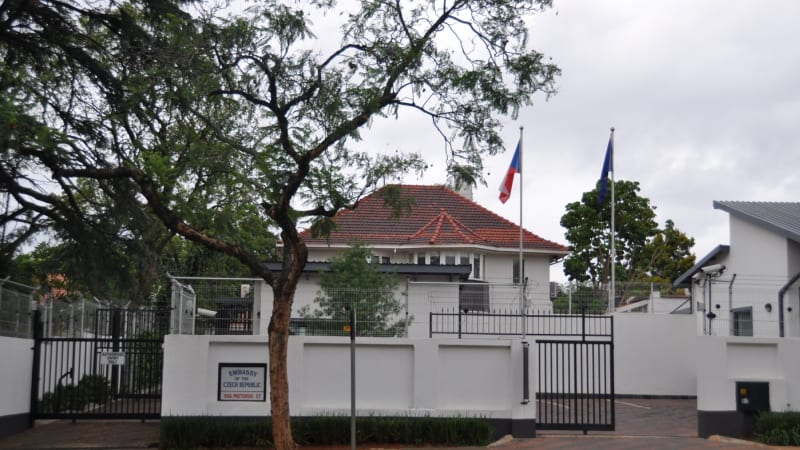 Šéf české ambasády v Kongu je v kritickém stavu. O život má bojovat kvůli nešťastnému pádu