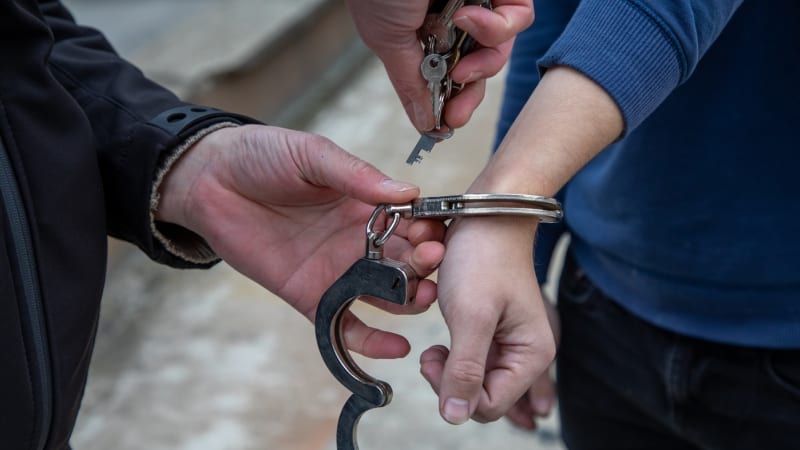 Gang zlodějů aut dopaden: V Praze řádila obávaná čtveřice seniorů, ukradla 20 vozů