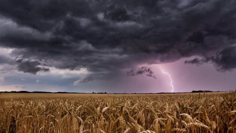 Jihem Čech se valila supercela. Nesla vichr a krupobití