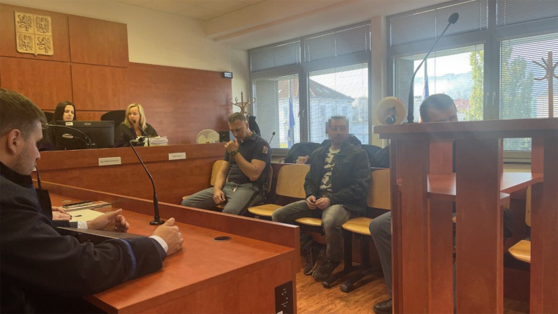 Brutálně ubodal svého otce i syna, vynesl verdikt ústecký soud. Znalci obhajobu odmítli