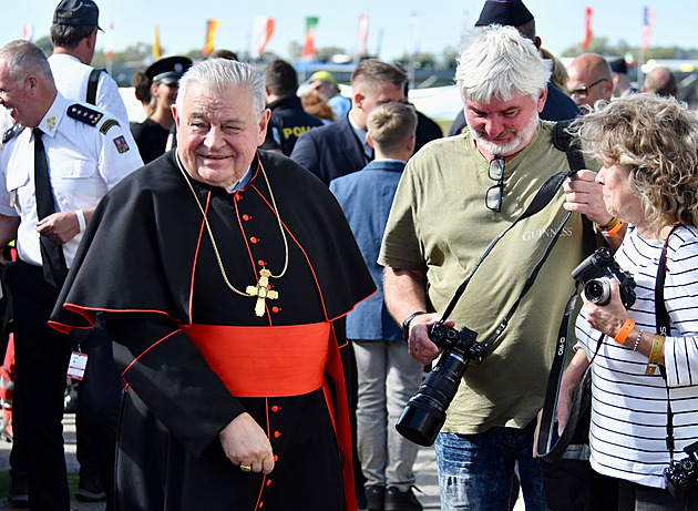 Laskavý hlas, statečný učitel. Fiala, Babiš nebo Strach vzpomínají na Duku