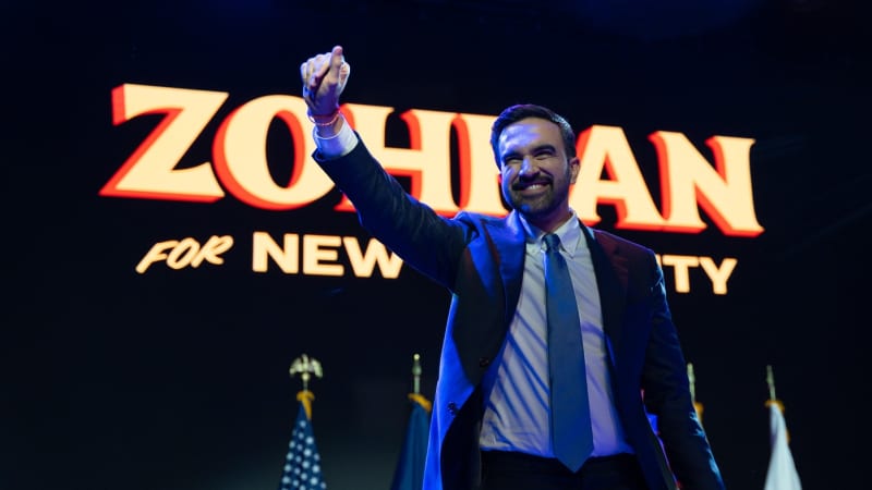 New York bude mít prvního muslimského starostu. Mamdani porazil Trumpova kandidáta