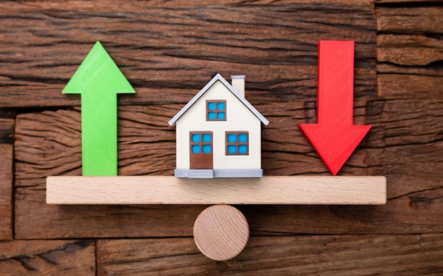 Hypoteční sazby zamrzly, trhem hýbe refinancování. Zahýbe nová vláda hypotékami?