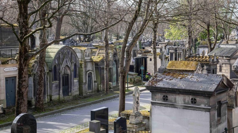Ležet vedle Édith Piaf, Chopina či Jima Morrisona? Paříž rozjela velkou hřbitovní loterii