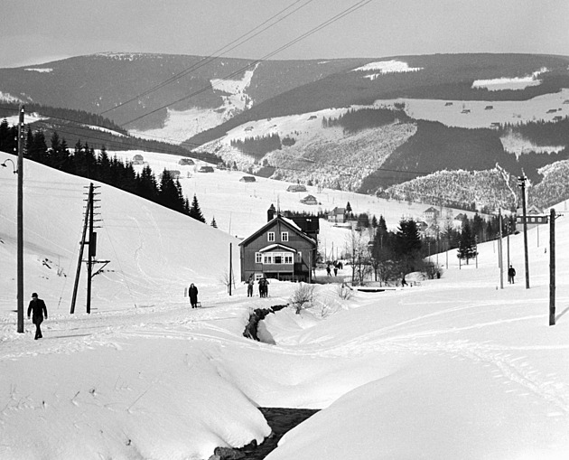 Lidé z Krkonoš věřili v záhrobí. Duchařili na seancích v chalupách, líčí etnolog