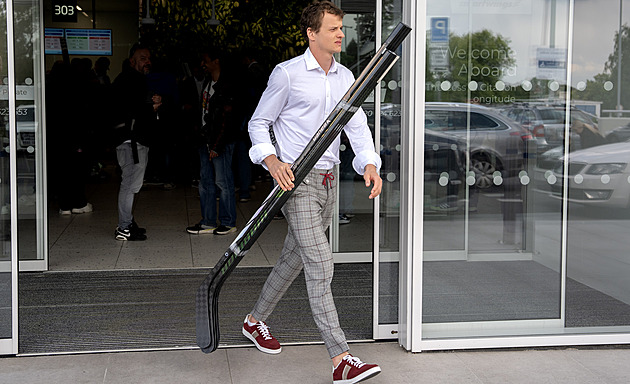 Kämpf zůstává v NHL. Po odchodu z Toronta podepsal smlouvu s Vancouverem