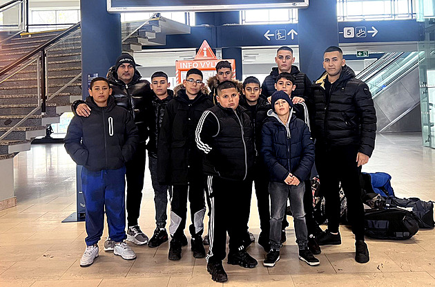 Hnus! Ultras Baníku ve vlaku uráželi romské děti z Mongaguá, pomohla policie