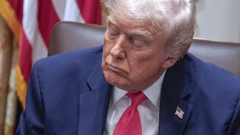 Zdříml si Trump při jednání vlády? Před kamerami mu viditelně těžkla víčka