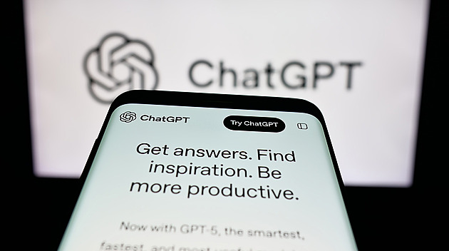 „Chatbot posiloval jeho paranoiu.“ OpenAI žalují kvůli vraždě a sebevraždě