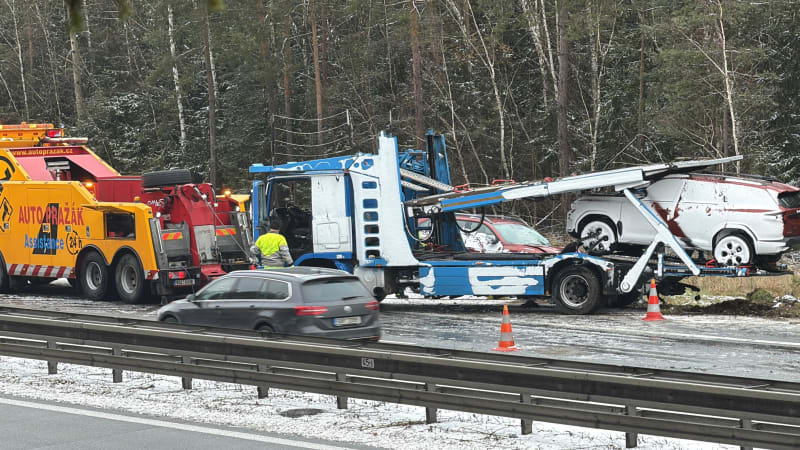 Hromadná nehoda na D1: Srazilo se 11 aut včetně náklaďáku. Omezení trvalo tři hodiny