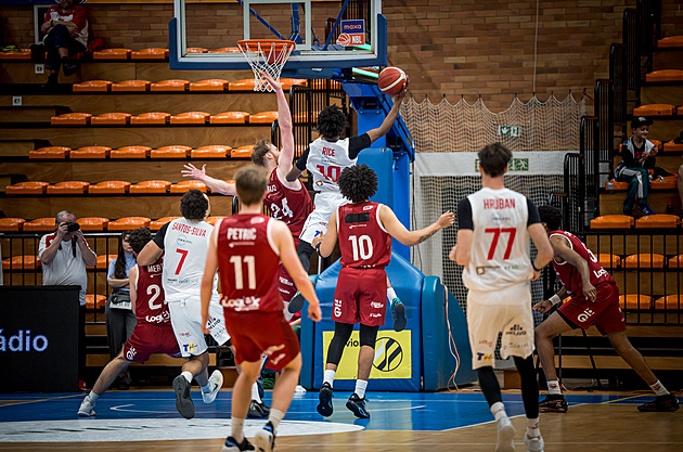 Jasná odpověď na první zaváhání. Hradec vzdoroval Nymburku jen do poločasu