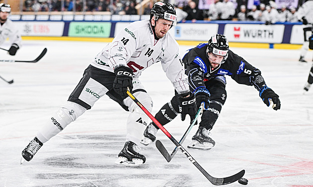 Spartě vstup do Spengler Cupu nevyšel, od obhájce z Fribourgu schytala pět branek