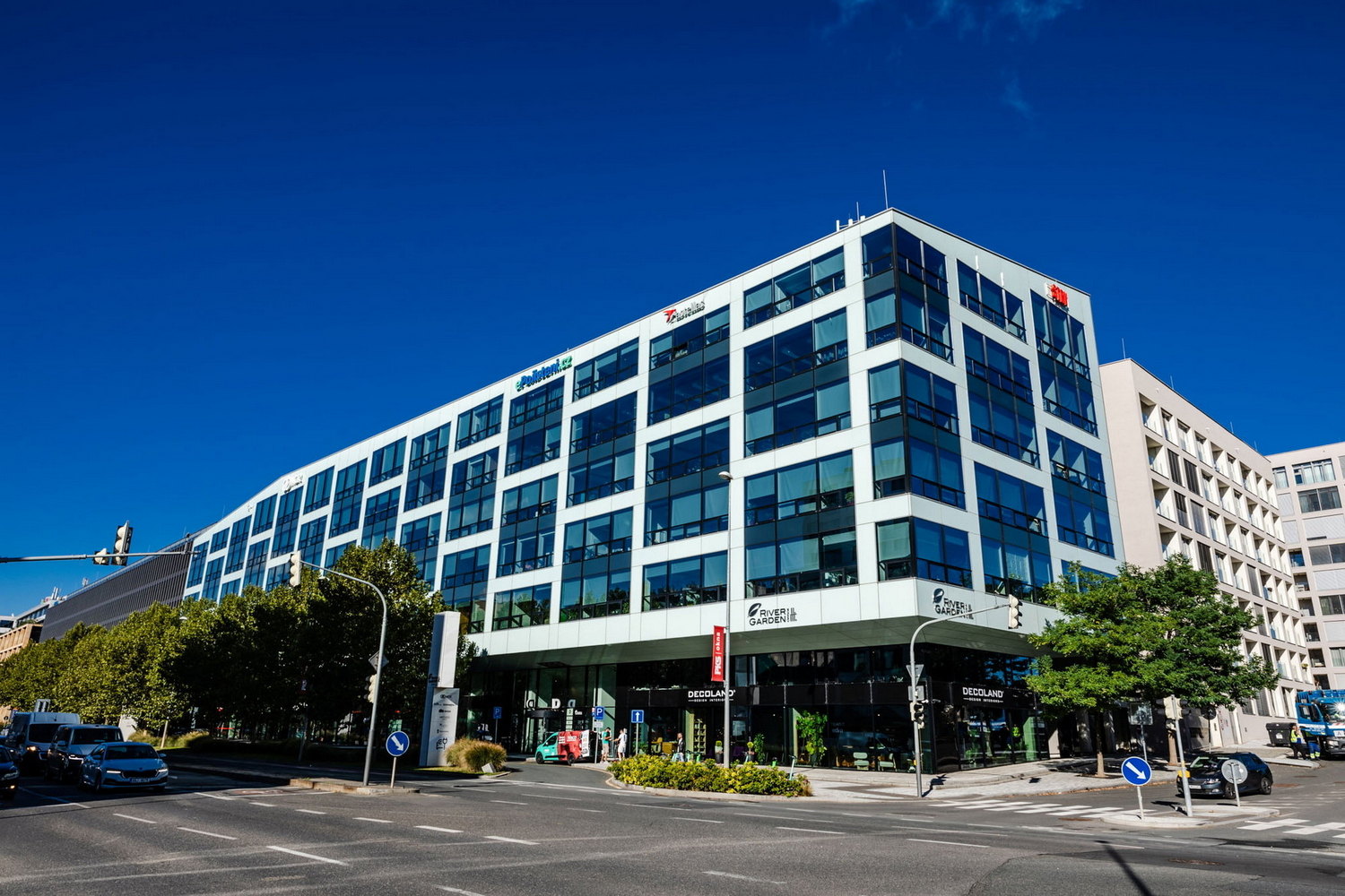 Komunita podnikatelů na Rohanském nábřeží: Kde se setkávají – rohanskenabrezi.cz