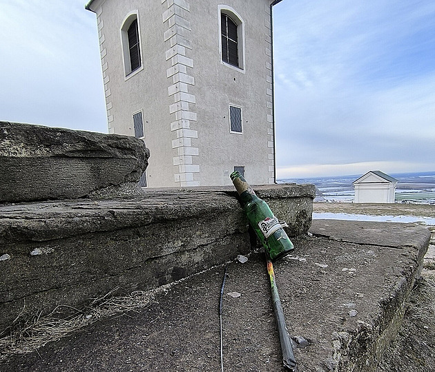 Kde jsou odpadky? Pořádek po silvestru na populárním místě překvapil ochranáře