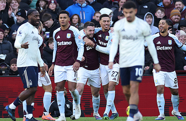 ONLINE: Aston Villa vede, pak West Ham vyzve Wolverhampton. Večer Arsenal