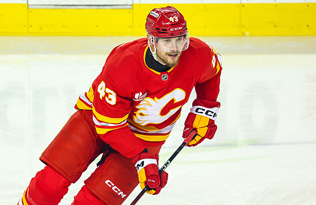 Klapka byl jediným střelcem Calgary, Vejmelka slavil na ledě Rangers