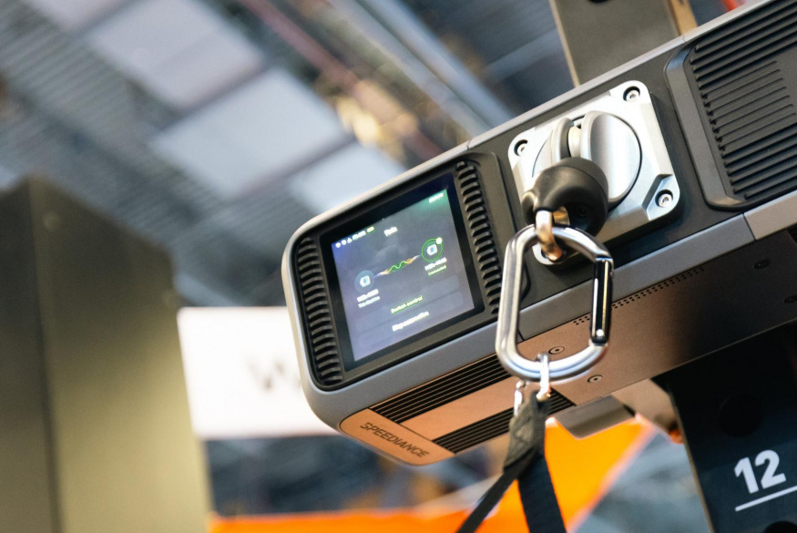 Zapomeňte na závaží! Speediance na CESu ukázal chytrou posilovnu, která se vejde do batohu