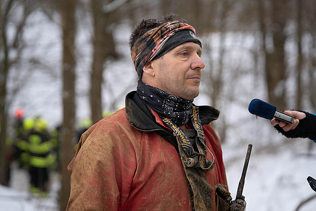 Komplikací byly úzké prostory. Zraněný jeskyňář nám ale pomáhal, líčí záchranář
