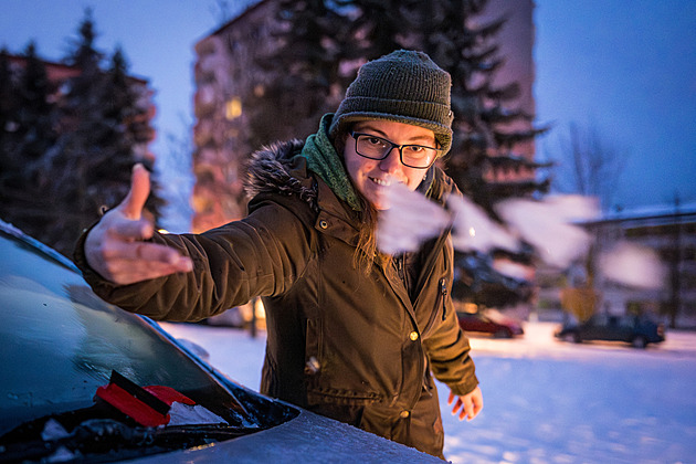 Česko pokryla silná ledovka, komplikuje dopravu. Záchranka aktivovala traumaplán