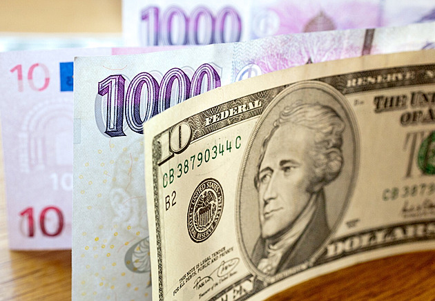 Akciové fondy loni přidaly v průměru 10 procent. Co brzdilo lepší výkon?