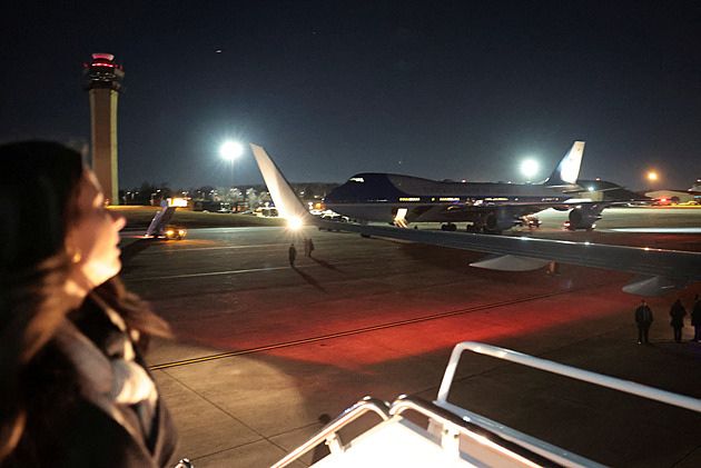 Problémy na cestě do Davosu. Letadlo s Trumpem se vrátilo do USA kvůli závadě