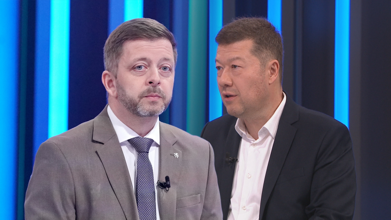 Ostudný xenofob chorobně posedlý ukrajinskou vlajkou. Rakušan se pustil do Okamury