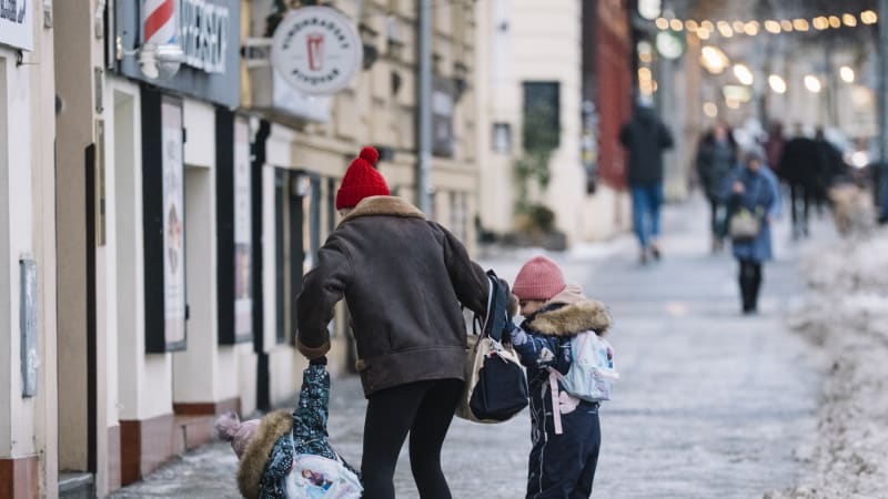 Žene se sníh, platí výstraha. MAPA ukazuje, kde bude nejvíc mrznout