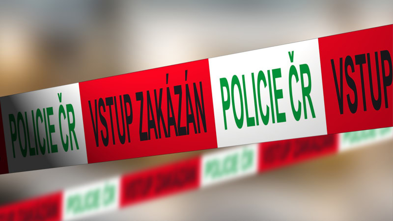 Razie na černošickém úřadě: Policie zadržela 16 lidí. Důvod zásahu zatím tají