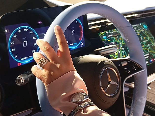 Automobilový král se představuje. Prozkoumali jsme nový Mercedes S