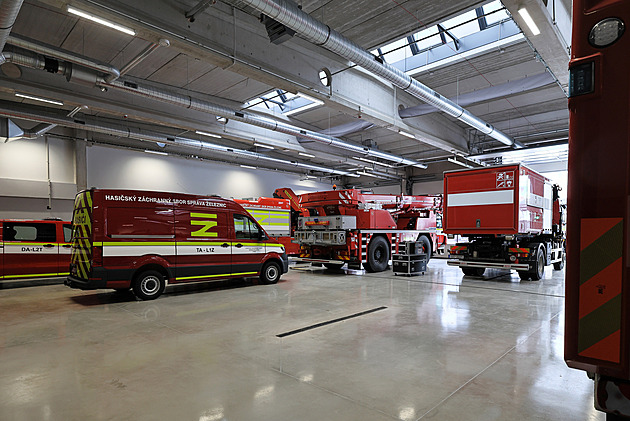 Chebští drážní hasiči mají novou základnu. Podívejte se do areálu
