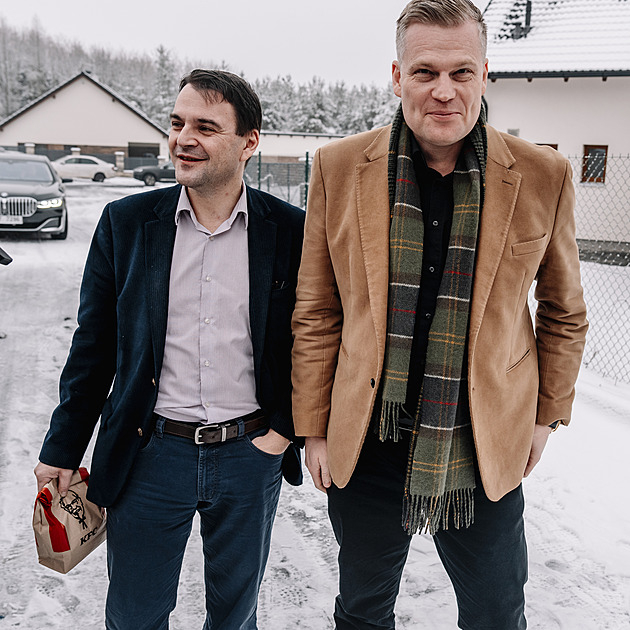 Turek a Macinka dorazili k Zemanovi do Lán. Přivezli mu churros z KFC