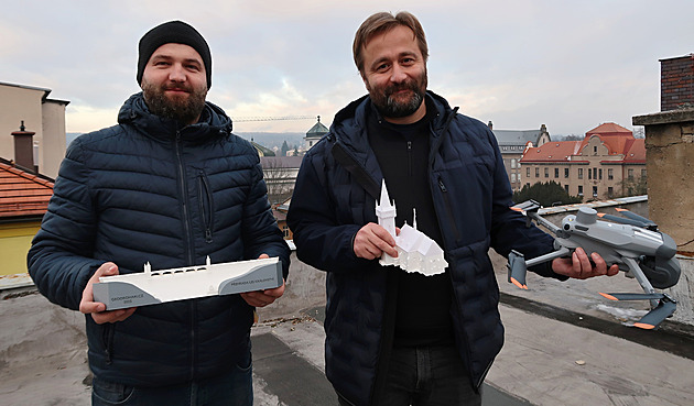 Přehrada i kostel. Dronem skenují ikonické stavby, pak tisknou model