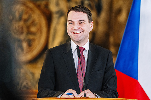 Macinka je mistr arogance, sebestředný amatér, prohlásil Vondra. Havlíček ho hájil