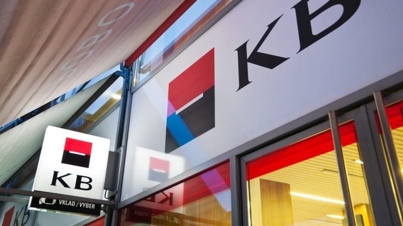 Komerční bance nefunguje internetové ani mobilní bankovnictví. Příčina neznámá