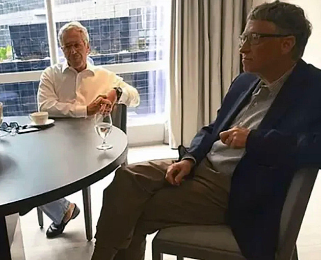 Gates přiznal nevěru s dvěma Ruskami, nikoli však sex s Epsteinovými oběťmi