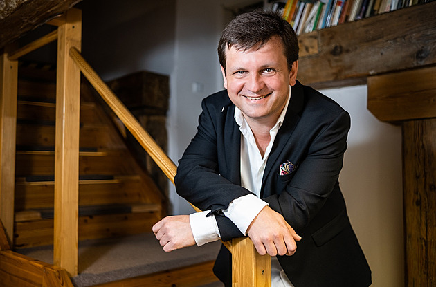 Zhloupneme? Největší hrozbou AI není podvádění, ale ztráta myšlení