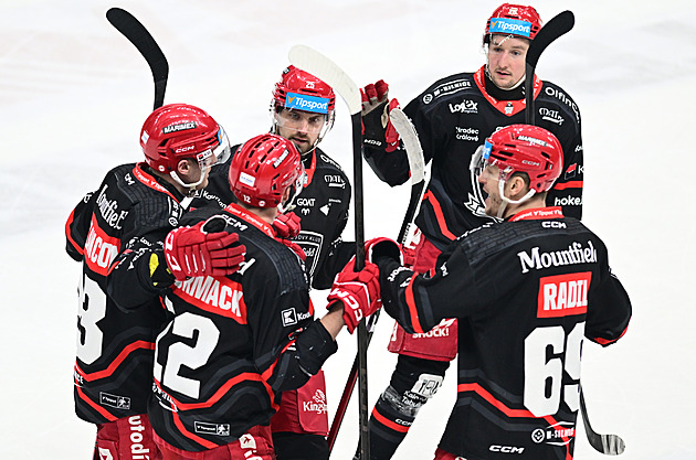 ONLINE: Hradec hájí čtyřku, nad Boleslaví vede. Třinec hraje s Vary, Sparta v Pardubicích