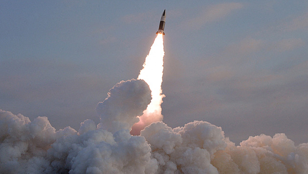 KLDR odpálila balistické rakety v době, kdy USA přesouvají zbraně z Jižní Koreje do Íránu