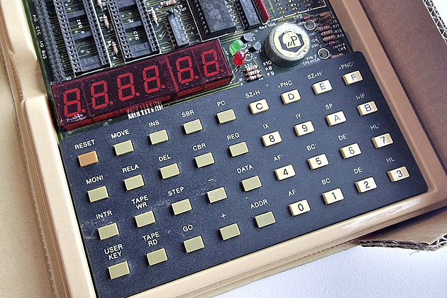 Tento počítač postavil před 45 lety Acer na nohy, dodnes se používá