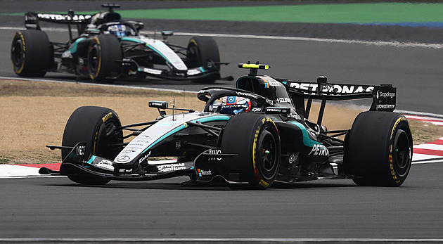 Závod F1 v Číně ovládl mladík Antonelli, porouchané mclareny ani neodstartovaly