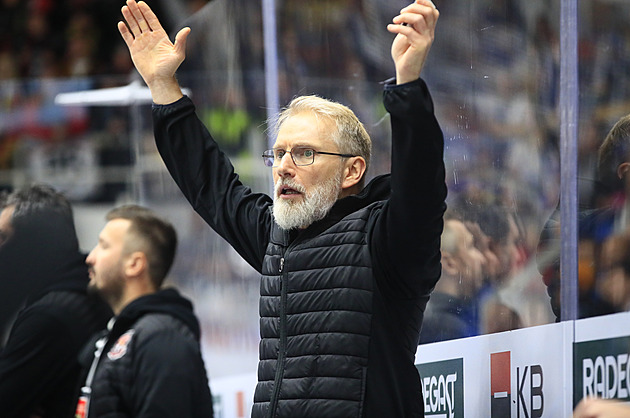 Důvěra v kouče workoholika. Hradec se vyhýbá panice, Martinec má vzácnou pozici