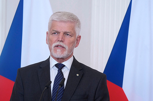 Prezident podepsal rozpočet se schodkem 310 miliard. Příští můžu vetovat, varoval