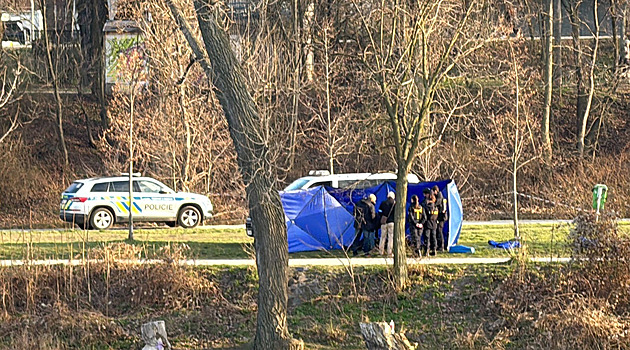 U Štvanické lávky v Praze našli mrtvého muže, zjišťují totožnost i okolnosti smrti