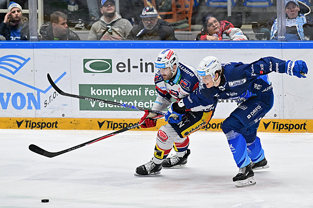 ONLINE: Pardubice hrají o mečbol a vedou. Sparta vyzve Plzeň v Holešovicích