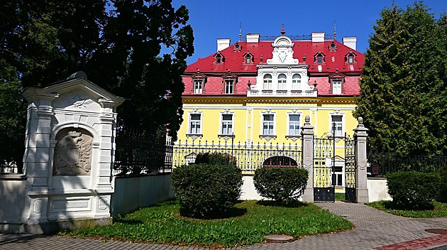 Tisíce párů rukavic i vzácné textilní vzorníky v Aši ohrožuje spodní voda