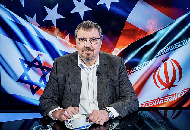 Fialova vláda nakoupila benzinky, proč teď na nich stát nesníží marže? ptá se Singer