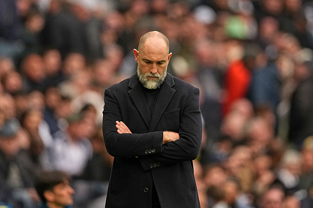 Vydržel jen 44 dní. Tottenham odvolal trenéra Tudora, kdo přijde místo něj?