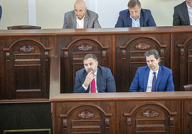 Radní Podzimek řídil opilý, kolegové tlačí na rezignaci. Je to červená, vzkazují