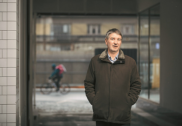 Vondruška se delegoval do role veřejného intelektuála, ba skoro věštce, říká expert