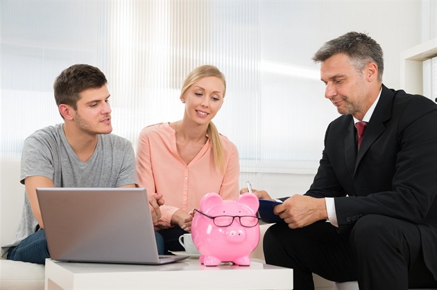 Poradci ve střetu s ČNB. Nechtějí fixní výplaty